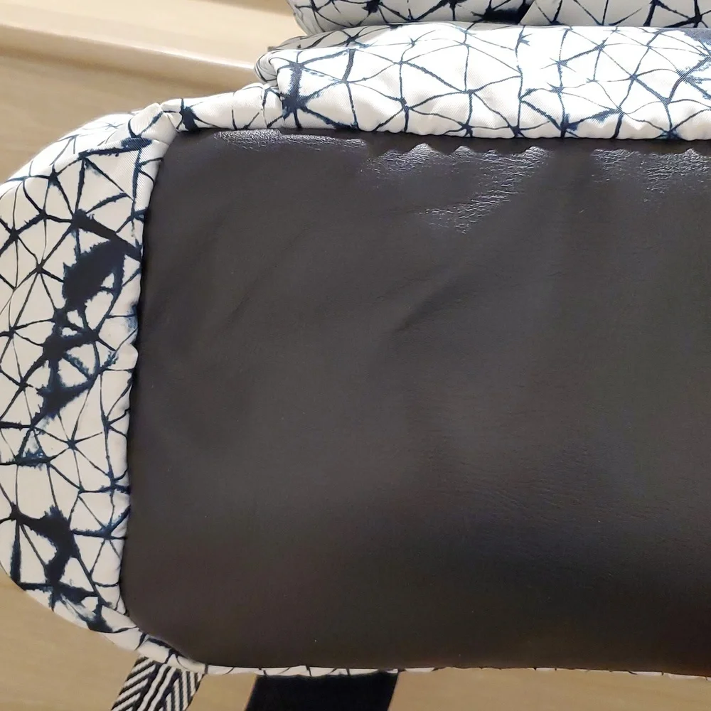 Lululemon Travelling Yogini Rucksack in Star Crushed White Deep Navy/Naval Blue